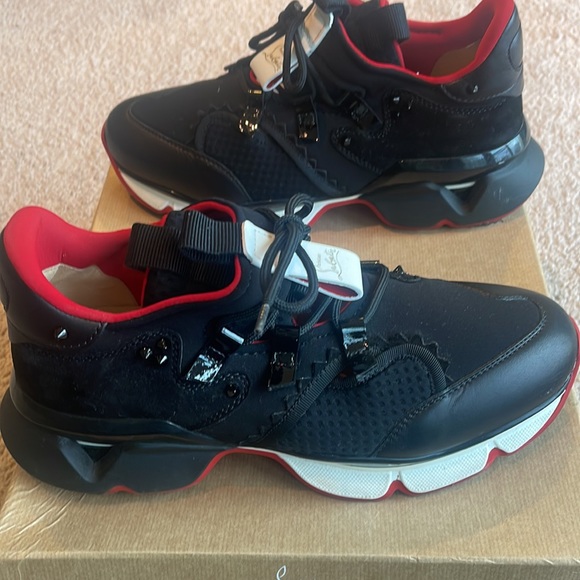 Christian Louboutin - Picture 5 of 8